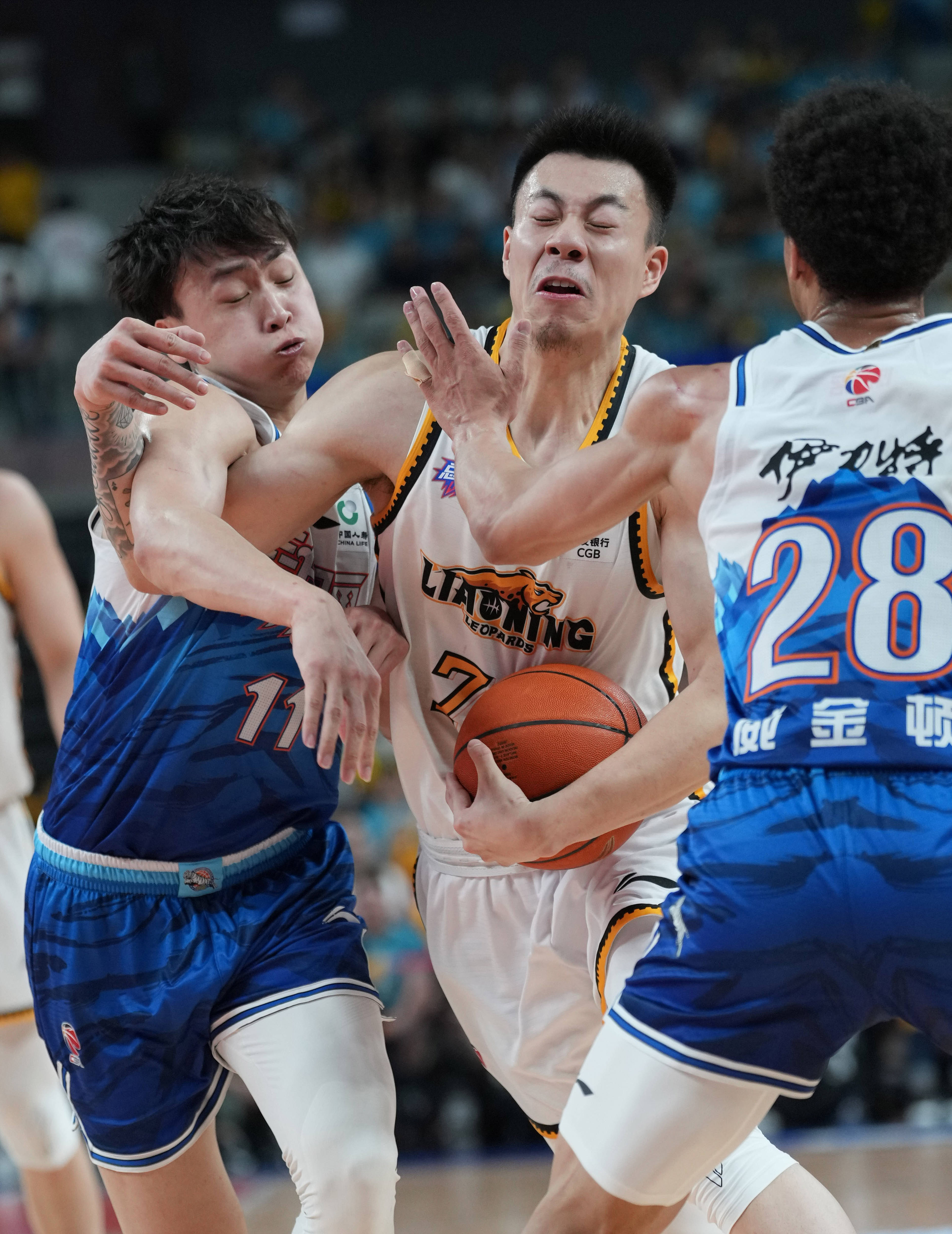 阿不都迷失三分线 张镇麟10 9末节再中关键球_辽宁队_新疆队_齐麟