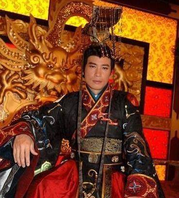 唐朝皇帝装傻充楞多年,却被太监所救,登基大典一朝变明君?