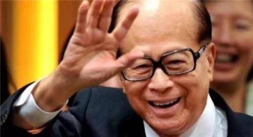 却毅然嫁给表哥,恩爱27年,一手扶持丈夫成华人首富_庄月明_李嘉诚