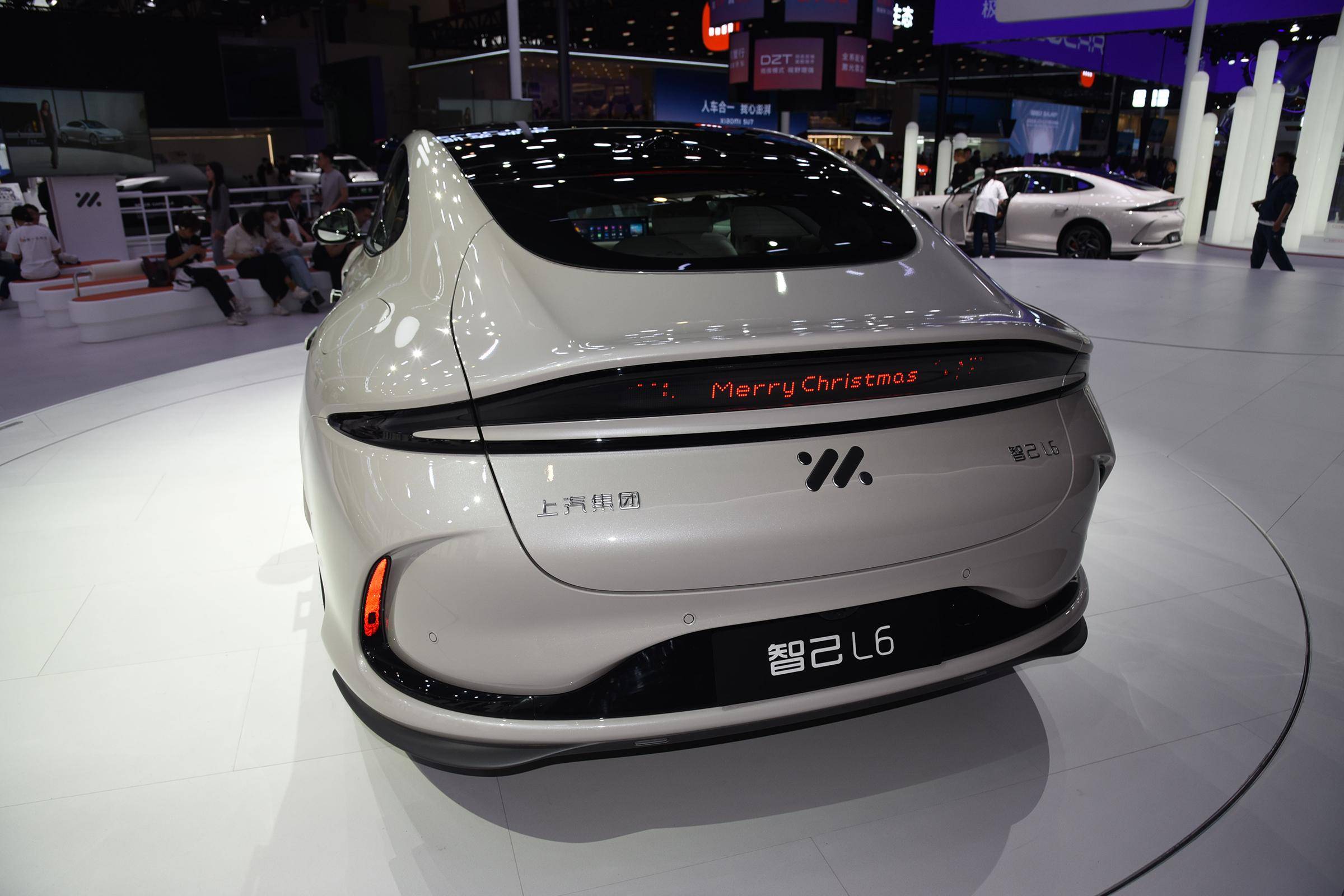 汽车品牌的最新之作,智己l6最早于今年5月13日上市,整体指导价格区间