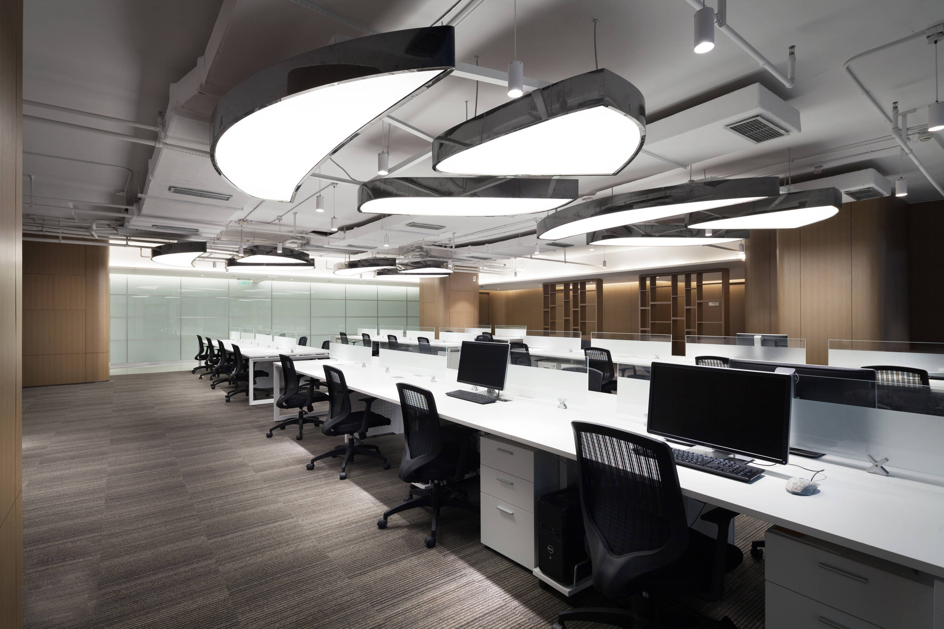 点亮创意之源:灯光设计重塑办公室新风貌