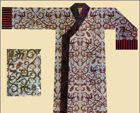 足见,深衣是两汉时期的一款主要服饰