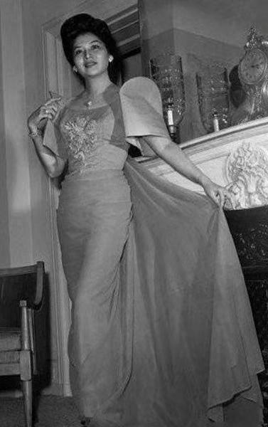 "雷耶斯夫妇如此回忆,他们心疼不过,鼓励她参加马尼拉市小姐选美赛,还