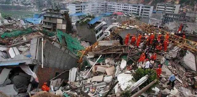 梦见大地崩塌一直逃命（梦见大地崩塌一直逃命了） 梦见大地崩塌不停
逃命（梦见大地崩塌不停
逃命了） 卜算大全