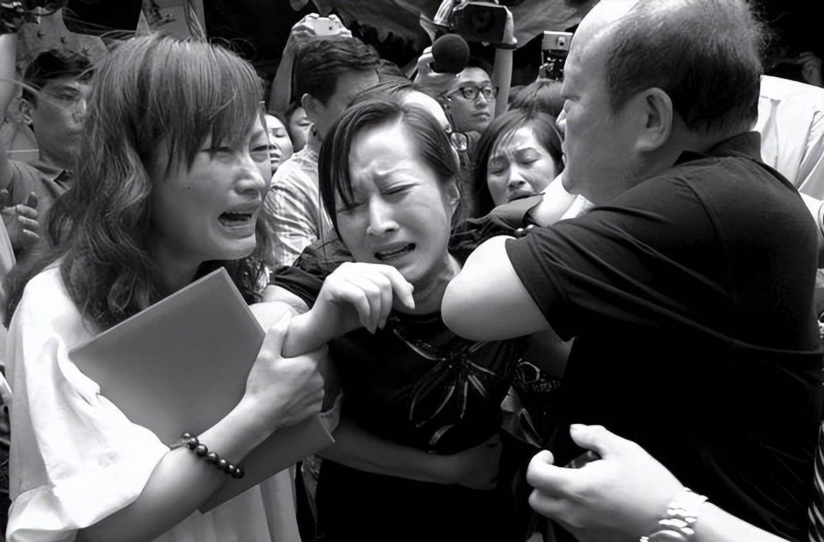 2012年"最美司机"吴斌生命的最后时刻:仍在操控客车安全停车