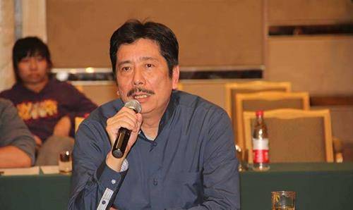 1982年,鲁迅长孙周令飞为了爱情"逃"到台湾,竟以卖爆米花为生