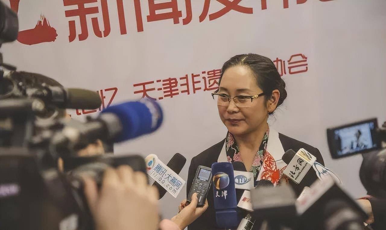 天津女首富张荣华:嫁穷小子一起卖豆腐发家,给武汉汶川各捐1亿