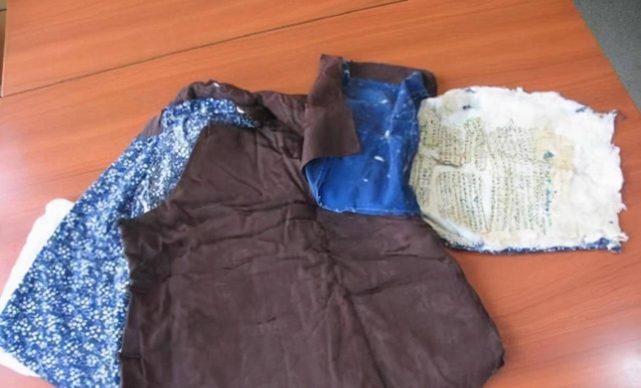 养父遗物,发现一封血书,才知道亲生父母是大英雄_史庆云_李淑敏_棉袄