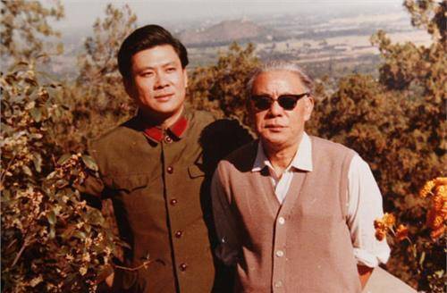 他是四野第一虎将,40岁授上将,曾任空军副司令,两个儿子是将军_刘震