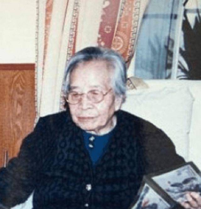 曾海生,内务部长曾山之女,女少将,曾任全国政协委员