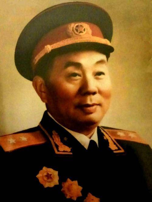 上海警备区司令员饶子健在办公,岗哨说有人找,将军问:他是谁?