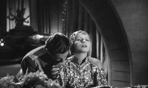 她是最著名的美女间谍,无数法德军官痴迷她,死后头颅存放博物馆_玛塔