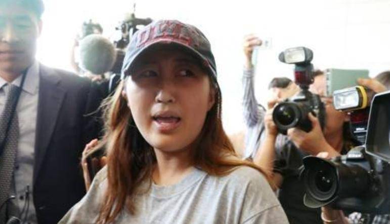 炫富,意外将韩国总统送进监狱,亲妈获刑18年