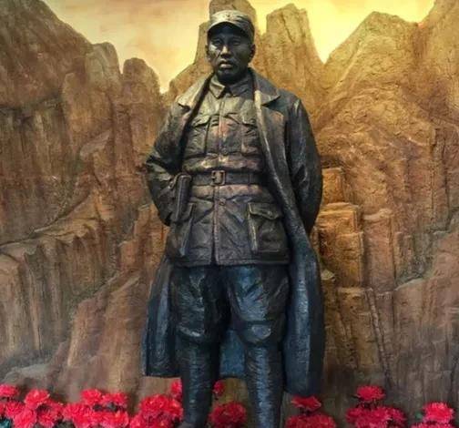 左权是八路军副参谋长,周子昆是新四军副参谋长,正参谋长呢?