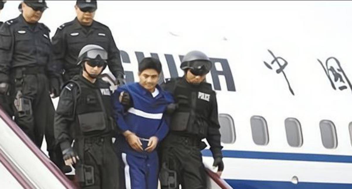 警方_金三角_货船