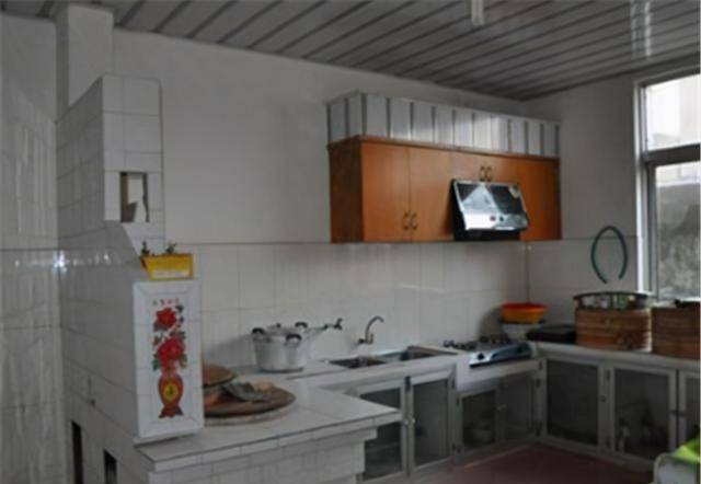 回望70年来中国人的厨房变化,唤醒60后的童年记忆_老百姓_生活_灶台