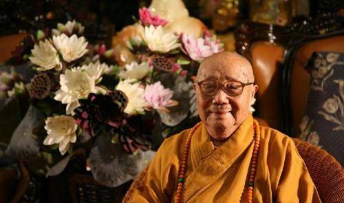 受人资助,他得以去往扬州高旻寺,拜来果和尚为师,禅功考验严格,但本焕