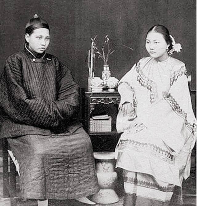 解放前夕:皇叔在小市摆地摊,买点杂合面,回家做"疙瘩汤"吃