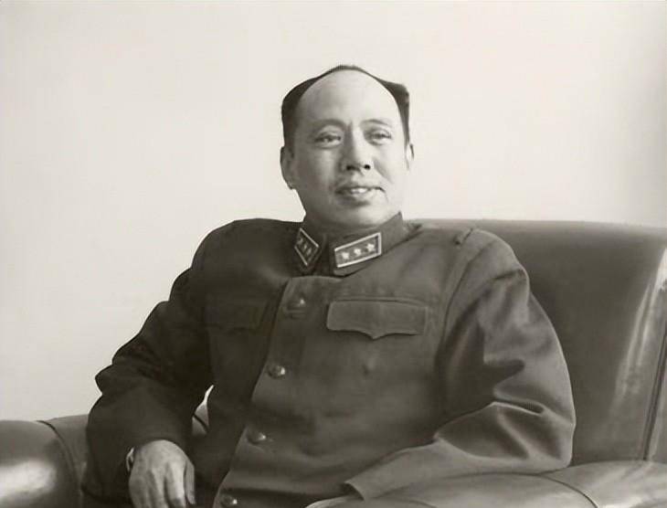 这位上将在解放后当"闲差",资历高,履历在很多人心中是一个谜