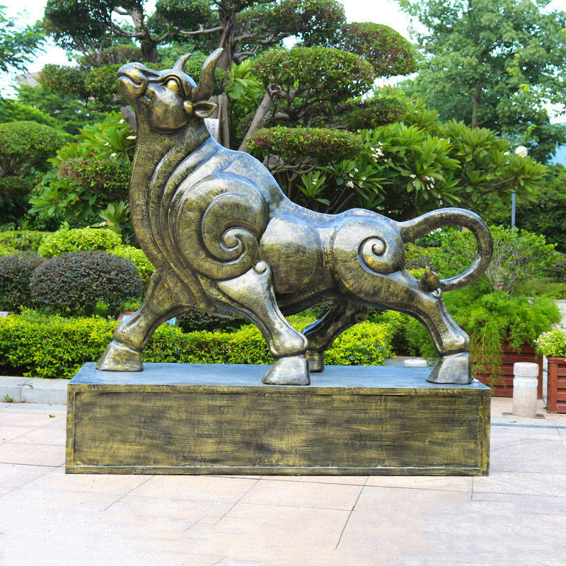 玻璃钢动物仿铜牛雕塑 仿真抽象景观摆件
