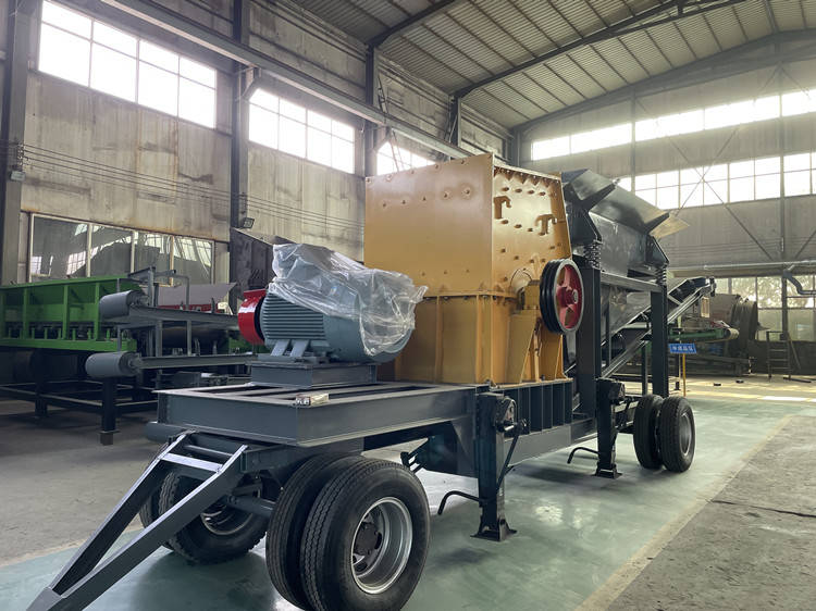 移动式破碎机的主要由组成介绍:1,可移动车架,可移动车架是将几种设备