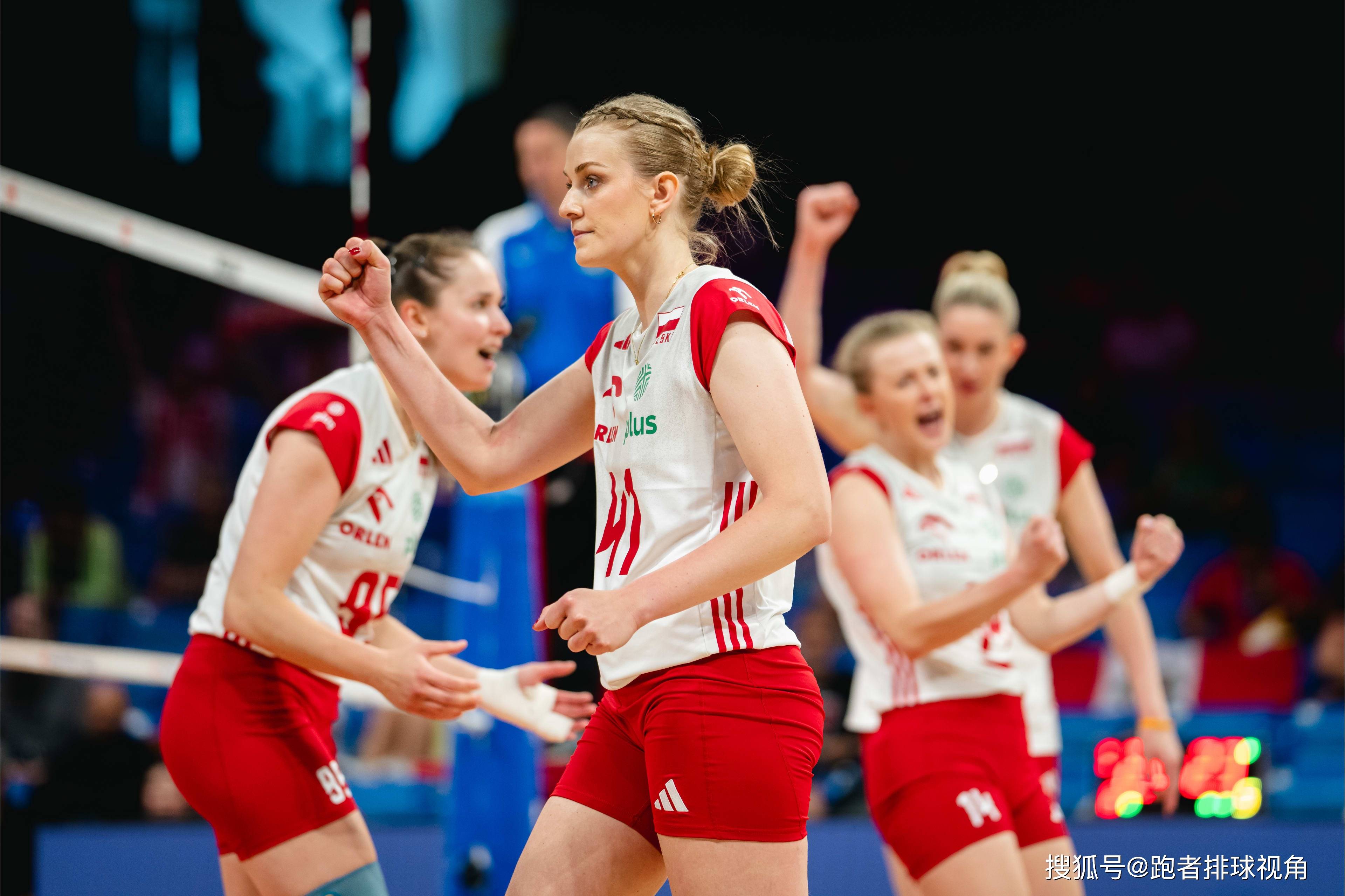 稳坐第一!波兰女排冠军相,斯蒂夏克41中21,世锦赛冠军继续摆烂