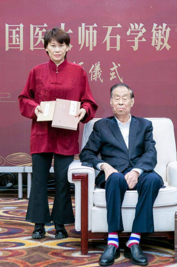 王直玲拜师石学敏:中医巨匠,引领传承新篇章