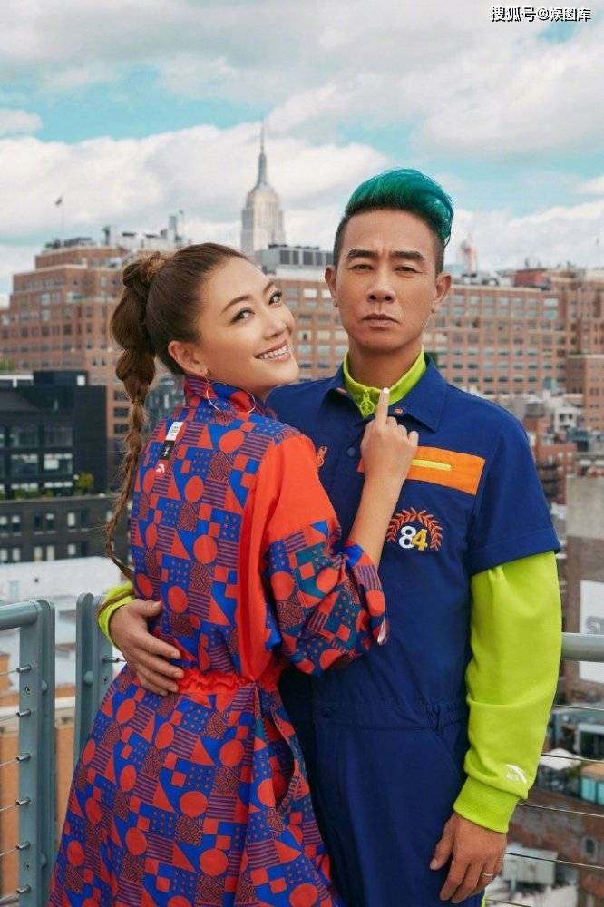 应采儿小儿子满4岁,hoho和哥哥jasper长成一张脸,像爸爸陈小春