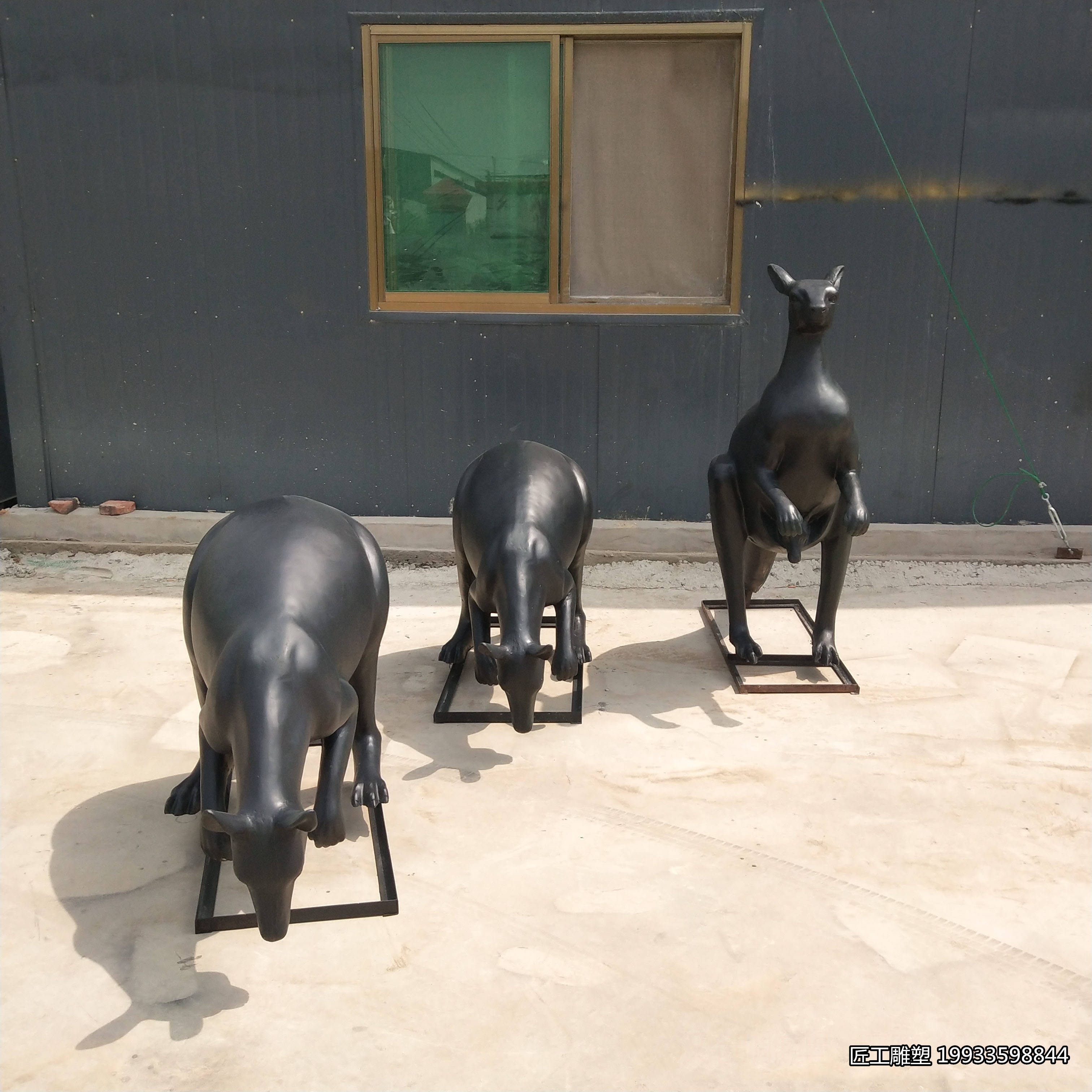 玻璃钢仿铜袋鼠雕塑 仿真动物摆件小品景观