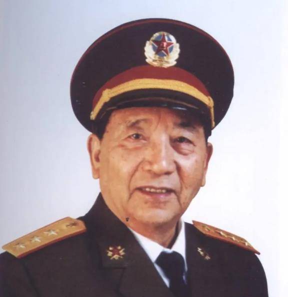 1984年,儿子指着报纸上的特等功臣,问道:爸爸,这是不是你?