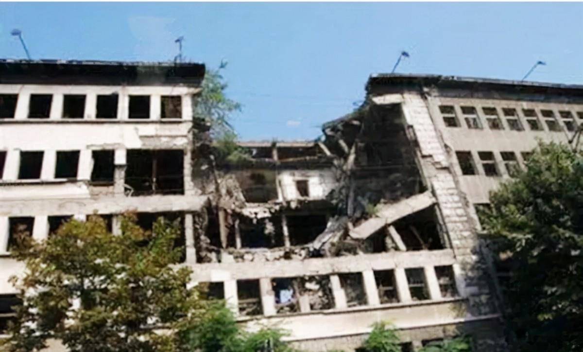 许杏虎夫妻墓地:美击中了南斯拉夫联盟大使馆,夫妻俩不幸遇难