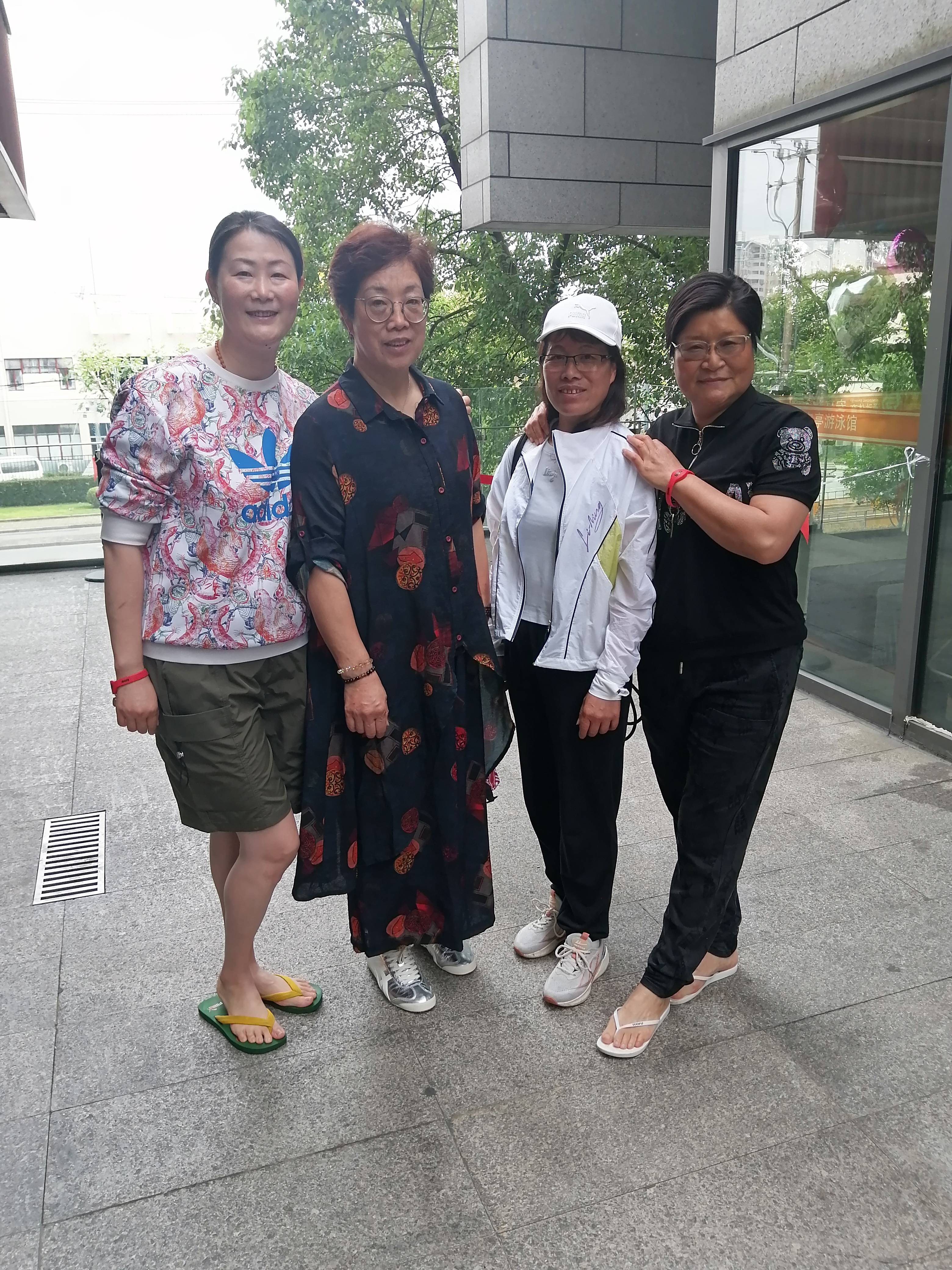 赛前休息绵绵雨吾茗行者(比赛中)女子队精神抖擞领导合影张殿芝(比赛