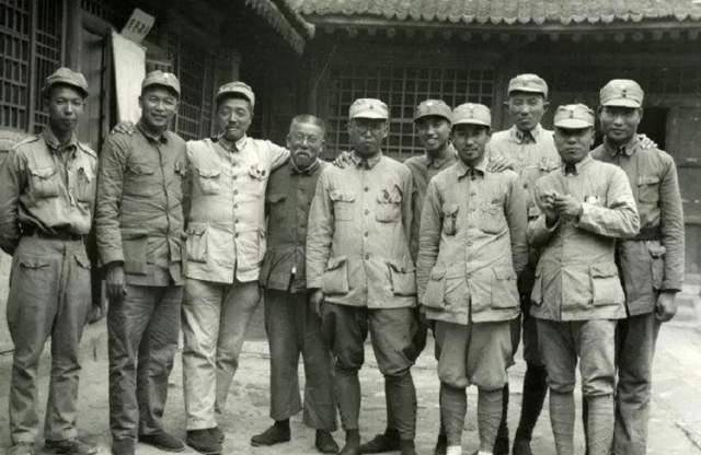 萧克上将告诫子孙:没有人民群众,你们什么都不是!