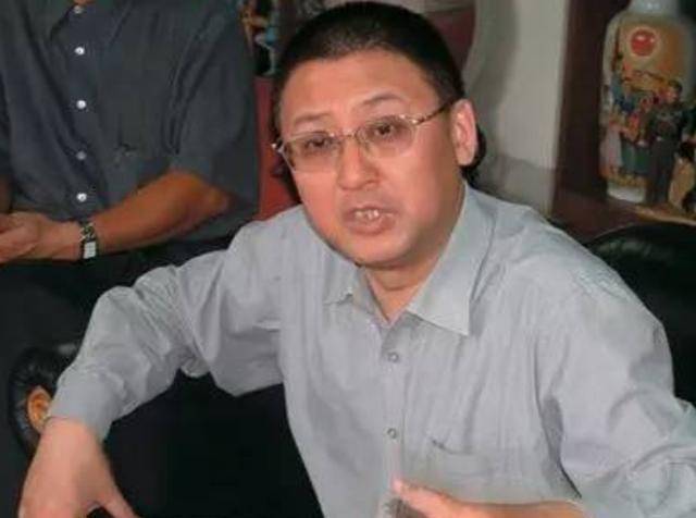 他嫌弃市长工资低,辞职捡破烂,花光80亿资产收藏800万件文物_樊建川