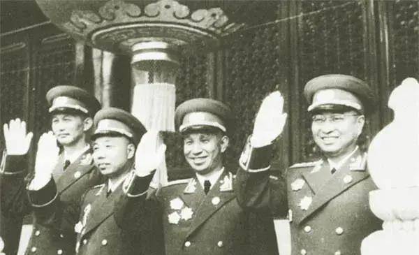 萧劲光萧克萧华,都曾在四野担任要职,说不尽的军中"三萧"