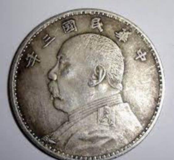 为了缓解白银外流带来的货币危机,蒋介石政府决定,推行新货币——法币