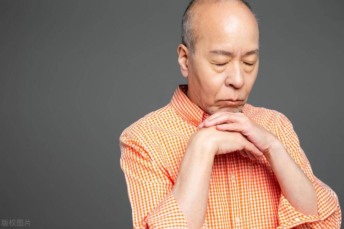 七旬大爷花8.8万彩礼娶年轻老伴,不到一个月后悔:还不如请保姆