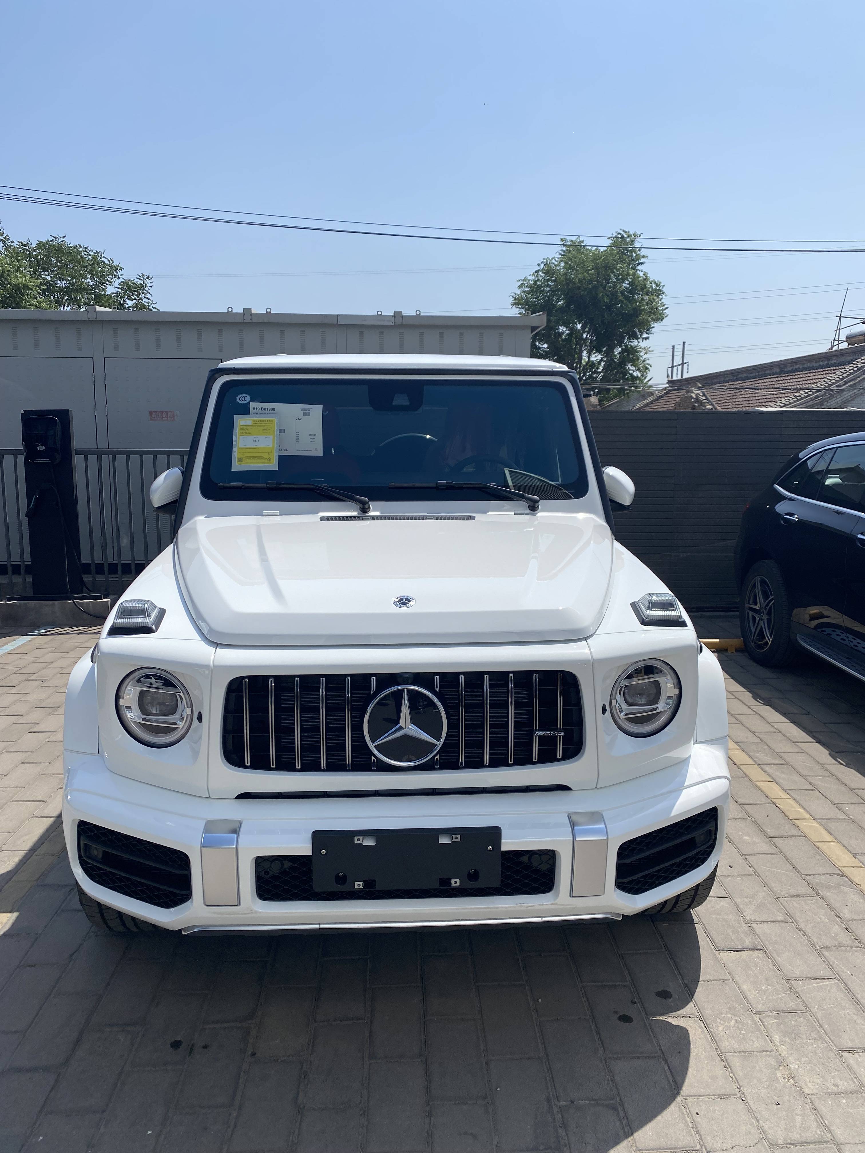 一想起你我就泛起微笑北京奔驰4s店g63amg白色