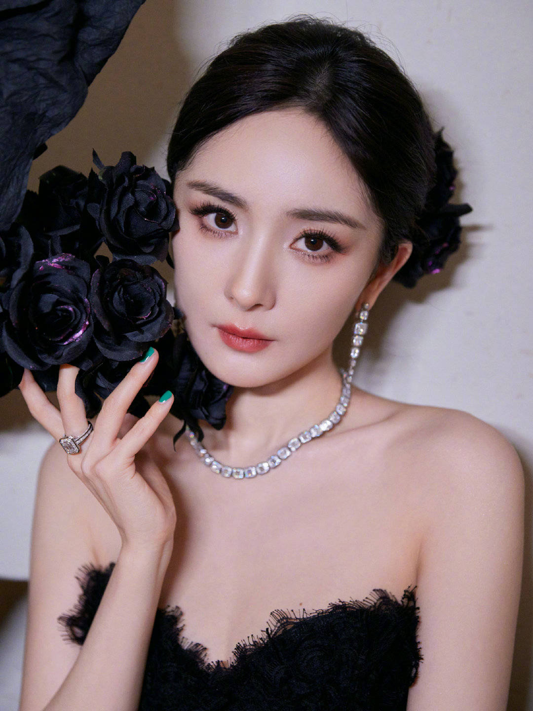 娱乐圈即使新人辈出,为何杨幂依然闪耀