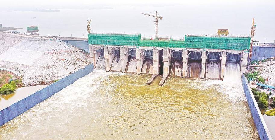 75年板桥水库溃坝事件,满地都是死麻雀,郑州成了大饼馒头的世界_河南