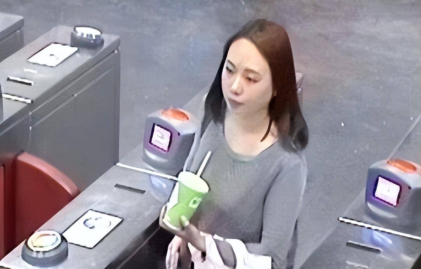 16年中国留学生遭澳洲姨父侵犯,被捅30刀后抛尸,u盘内容引众怒