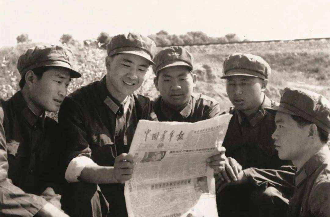 1949年广州解放,小战士指着报纸上的将军:这是我失散22年的父亲
