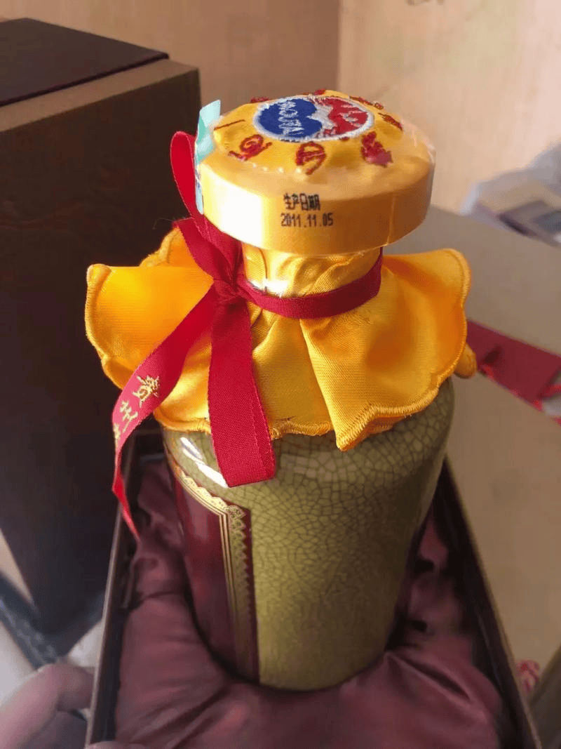 贵州茅台集团2008龙酒(珍藏版)以龙为设计元素,寓意着吉祥,尊贵和权威