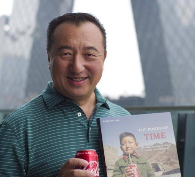 42年过去了,第一位在长城喝可乐的中国男孩,后来怎么样了?