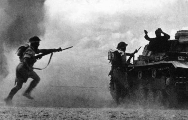 12天的阿拉曼战役,英军大获全胜,成为北非战场的转折点,无数的鲜花和