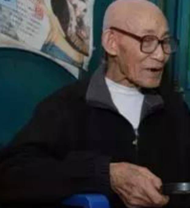 1997年,八旬大爷与新找的老伴儿聊天时,发现:自己以前就娶过她_邱大明