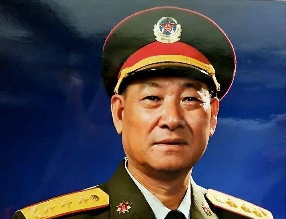 1985年,济南军区新老司令员,政委交接,合影中4位老将都是谁?