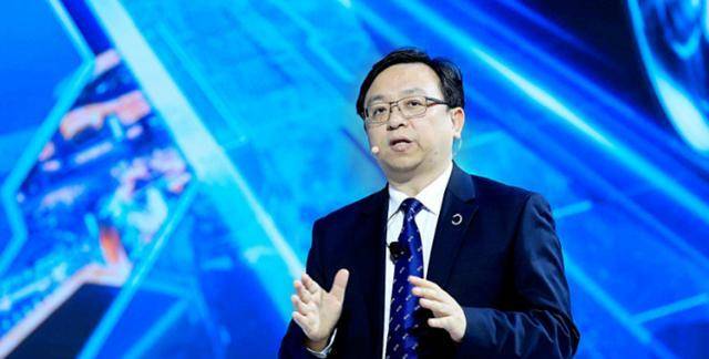 比亚迪老板王传福:15岁失双亲,嫂子卖嫁妆供学,身价百亿不忘恩