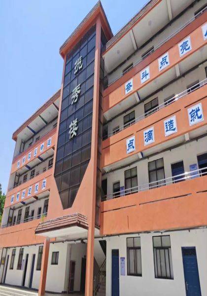 安徽省中考400多分能上什么学校?铜陵皖江学校(私立高中)
