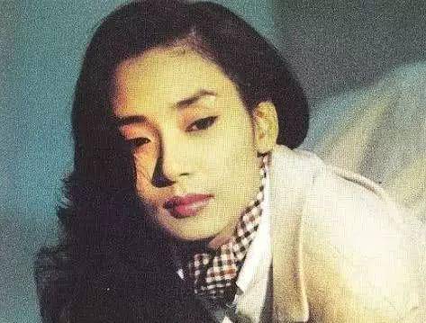 她港姐出身,被男友劈腿,拒做赌王的五姨太,如今身价超5亿_邝美云